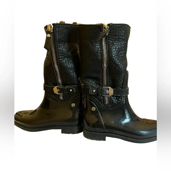 Stuart Weitzman women’s black rubber fold over rain boots sz 35 US 5 - Picture 4 of 5